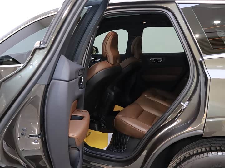 Volvo XC60 2022 B 5 4 WD — фото 15