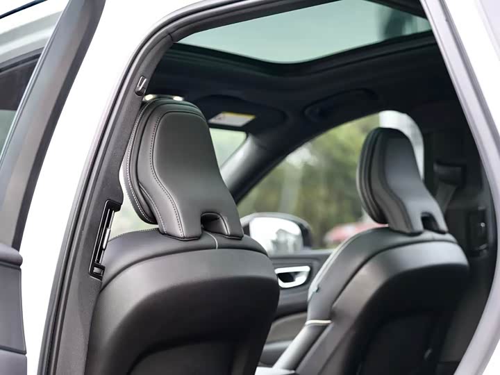Volvo XC60 2021 T 5 4 WD — фото 4