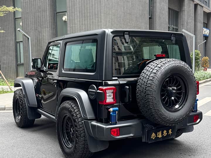 Jeep Wrangler — фото 6