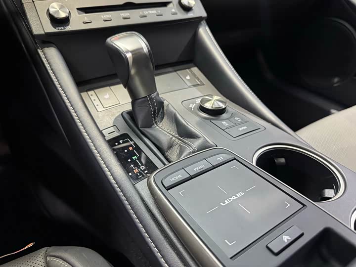Lexus RC 2018 RC 300 — фото 19
