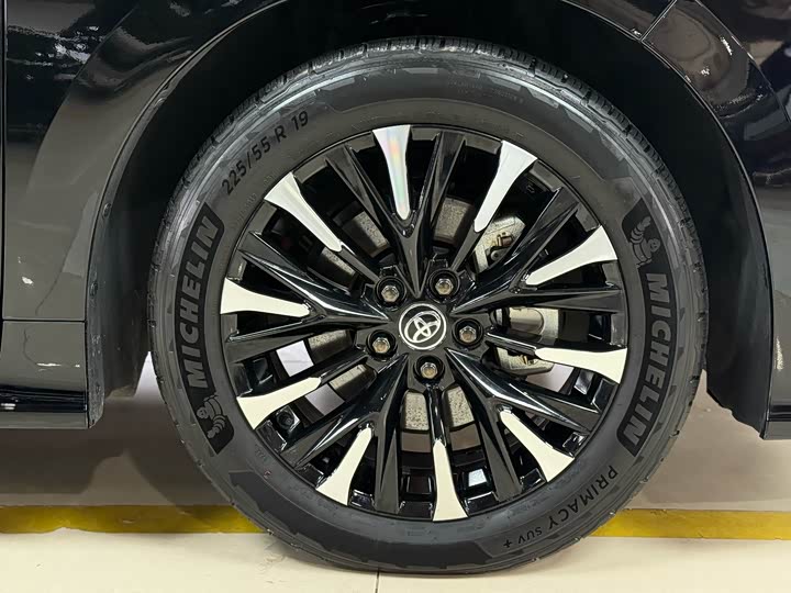 Toyota Alphard — фото 26