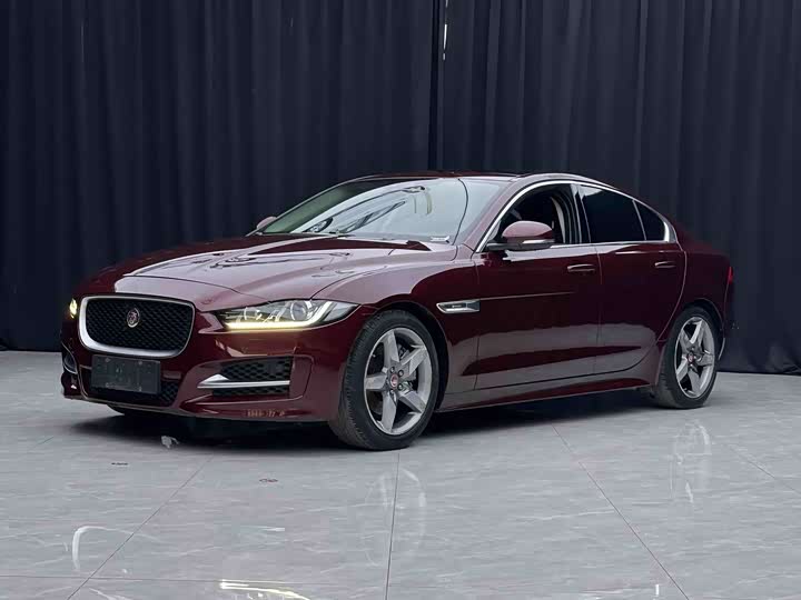 Jaguar XE 2015 2.0 T 200 PS R-Sport — фото 1
