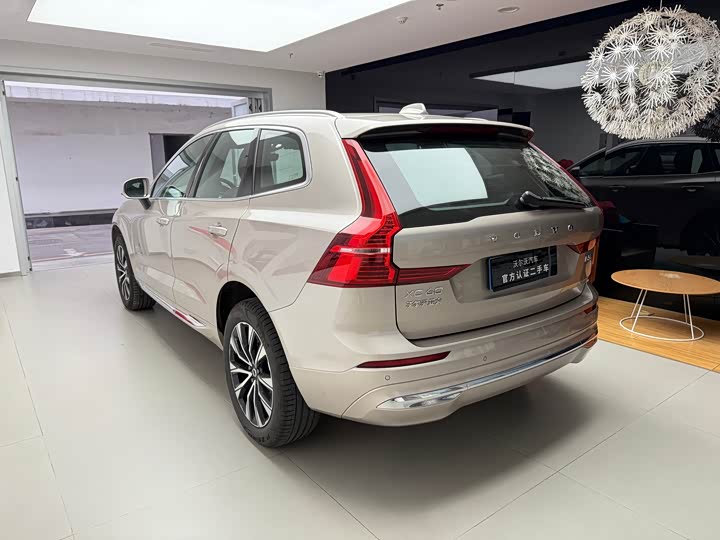 Volvo XC60 2025 B 5 4 WD — фото 8
