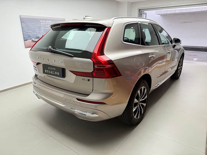 Volvo XC60 2025 B 5 4 WD — фото 6