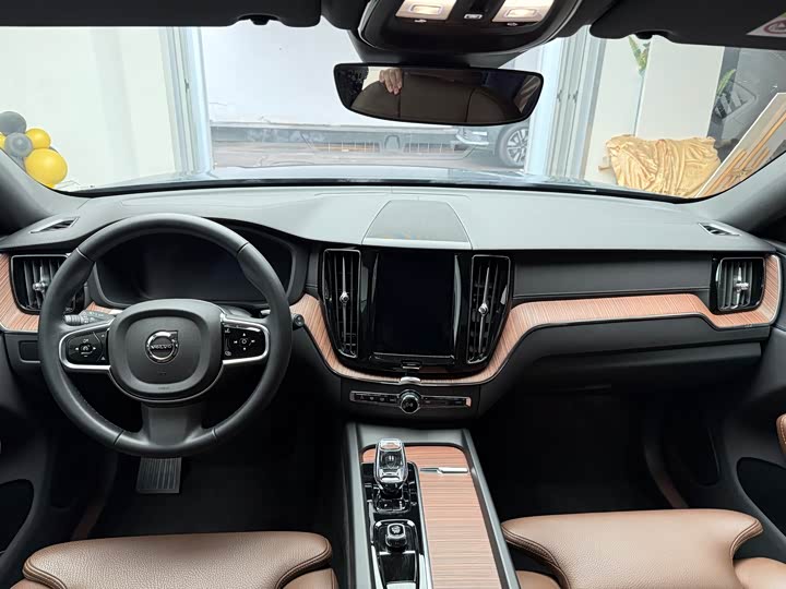 Volvo XC60 2025 B 5 4 WD — фото 13