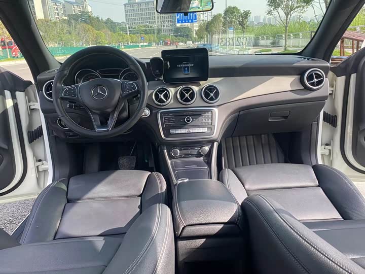Mercedes-Benz CLA 2017 CLA 200 — фото 6