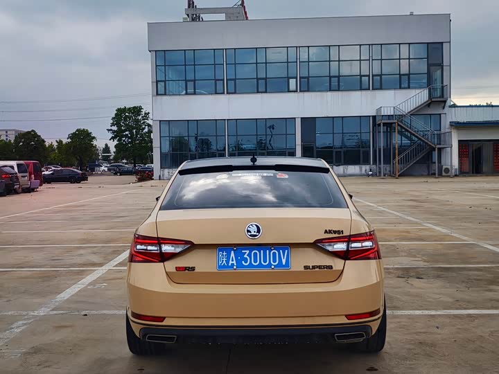 Skoda Superb — фото 5
