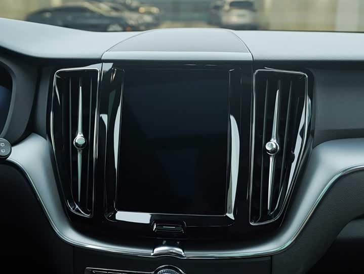Volvo XC60 2025 B 5 4 WD — фото 19