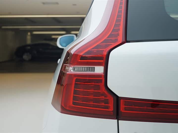 Volvo XC60 2025 B 5 4 WD — фото 16