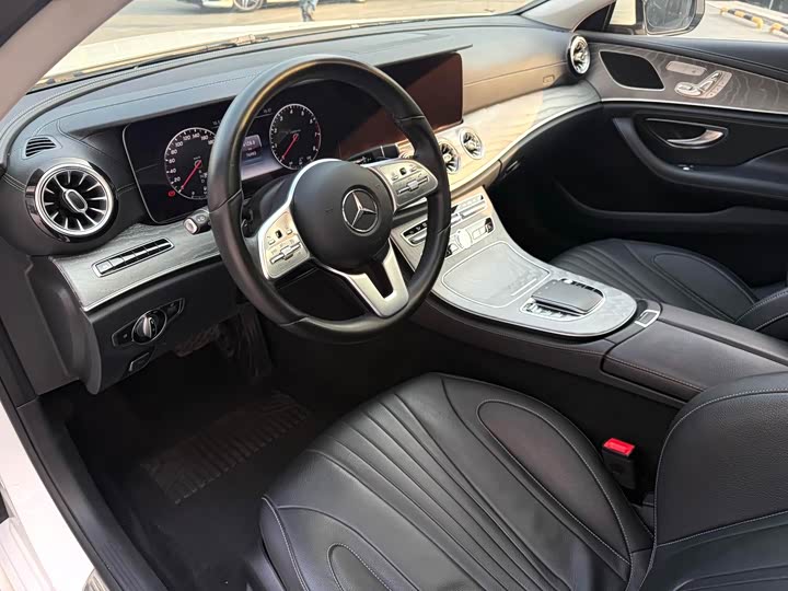 Mercedes-Benz CLS 2018 CLS 300 — фото 3