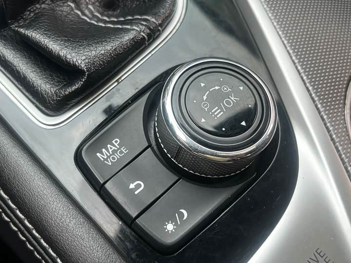 Infiniti Q50L 2015 2.0 T — фото 52