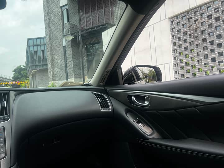 Infiniti Q50L 2015 2.0 T — фото 29