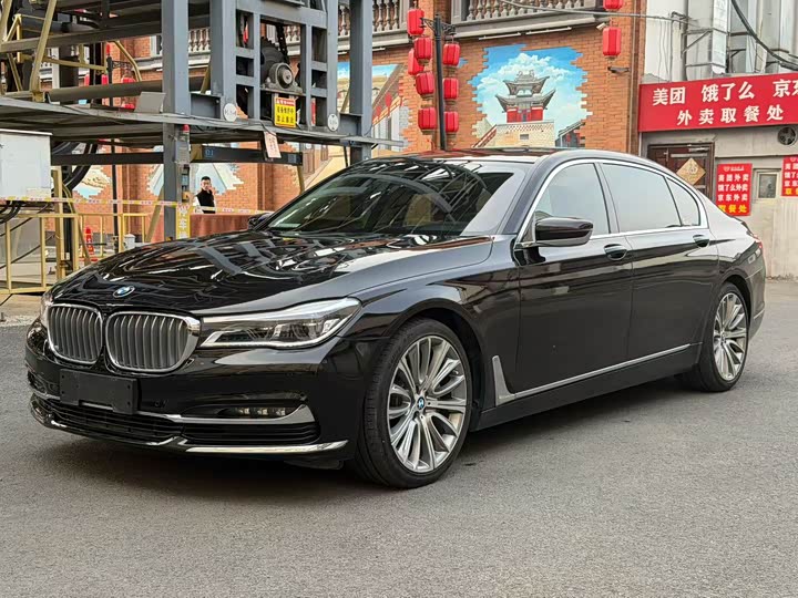 BMW 7-Series 2018 740 Li Leading