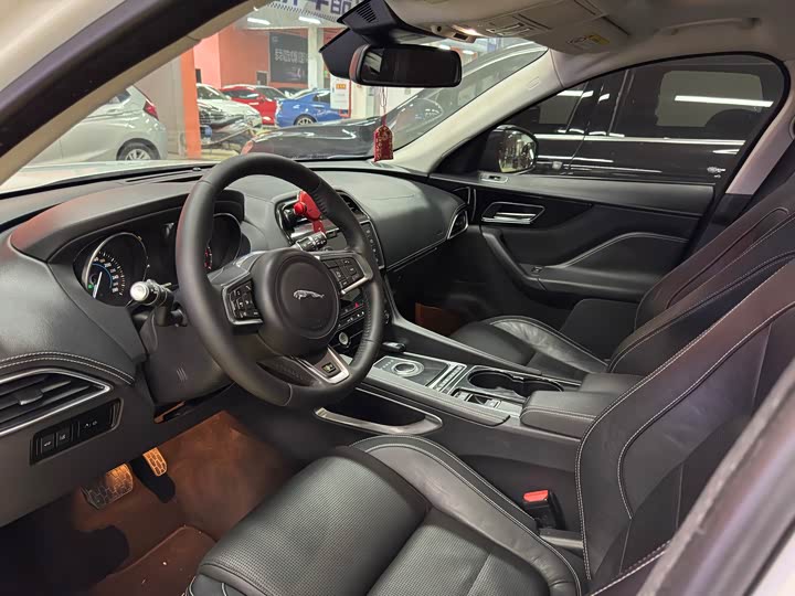 Jaguar F-PACE 2016 3.0 SC 4 WDR-Sport — фото 43