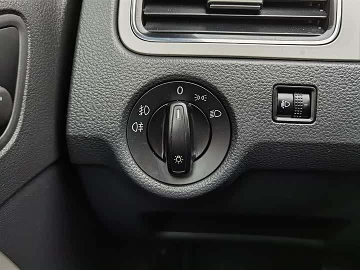 Skoda Rapid — фото 21