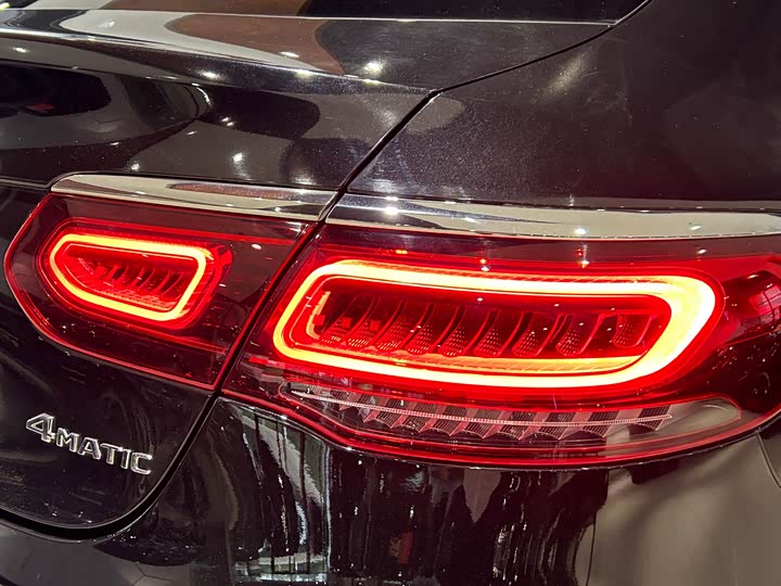 Mercedes-Benz GLC 2023 GLC 260 4 MATIC SUV — фото 26