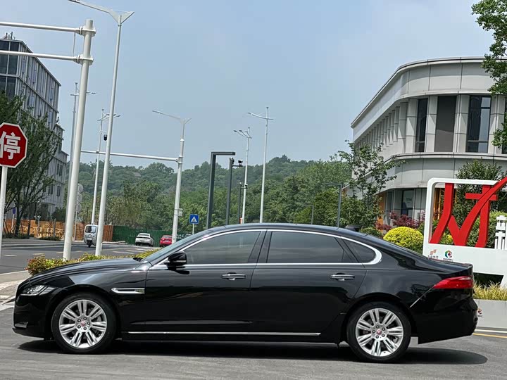 Jaguar XFL 2018 XFL 2.0 T 250 PS — фото 8