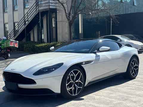 Aston Martin DB11 2019 4.0 T V 8 Coupe — фото 13