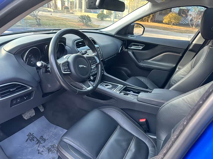 Jaguar F-PACE 2018 2.0 T 4 WD — фото 12