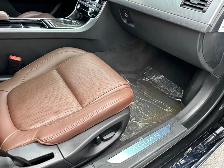 Jaguar XFL 2018 XFL 2.0 T 250 PS — фото 34