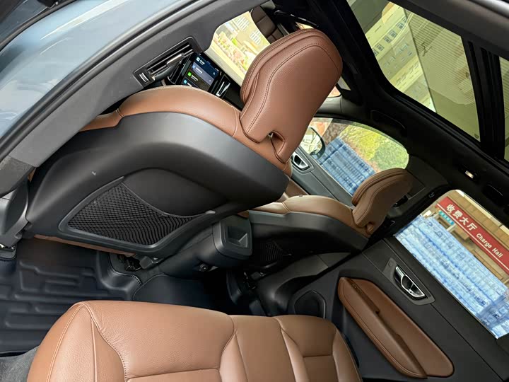 Volvo XC60 2023 B 5 4 WD — фото 13