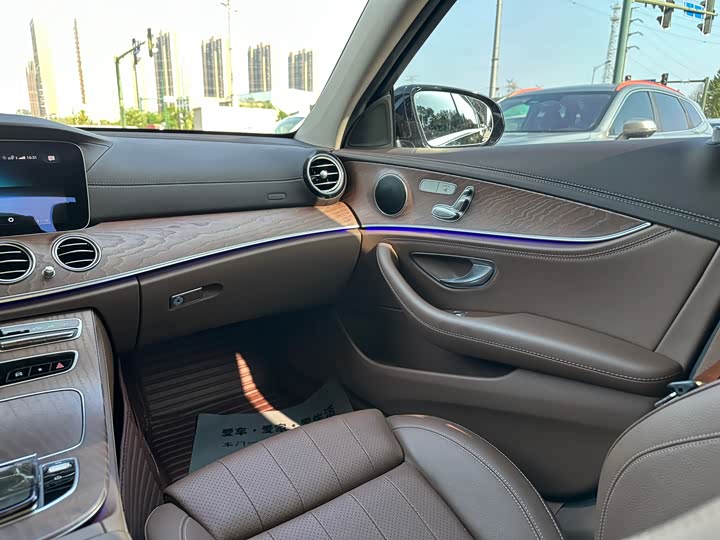 Mercedes-Benz E-Class 2022 E 350 e L — фото 18