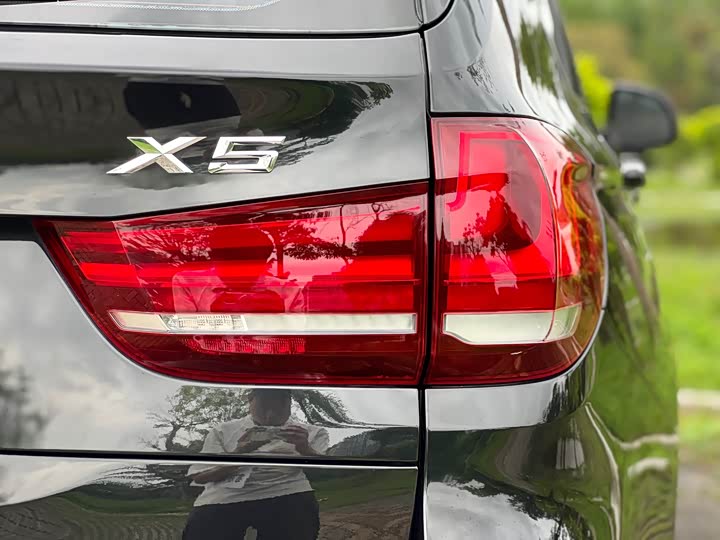 BMW X5 2017 x Drive 28i — фото 21