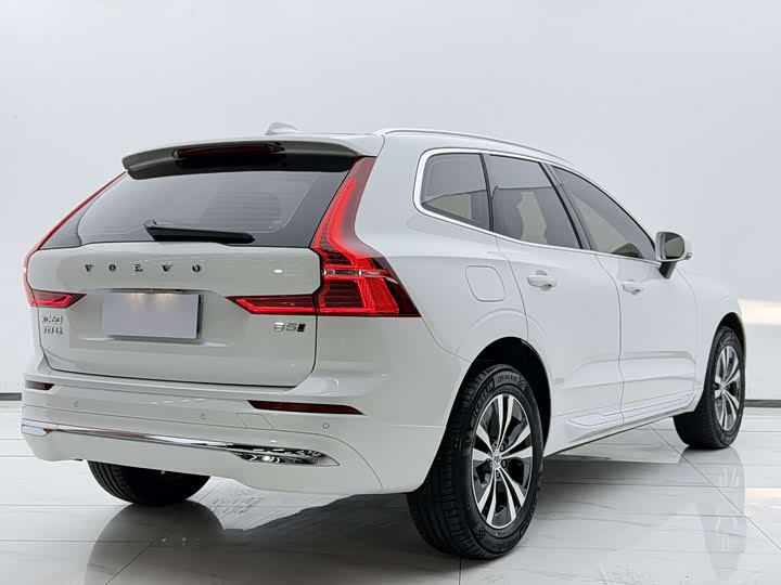 Volvo XC60 2023 B 5 4 WD — фото 10