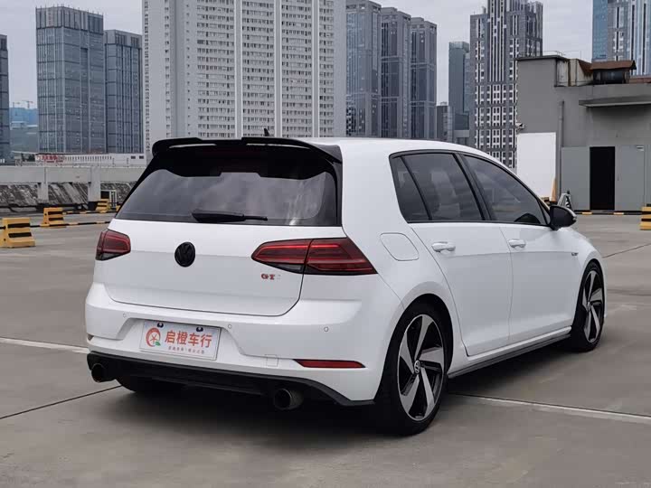 Volkswagen GTI 2019 2.0 TSI GTI V — фото 15