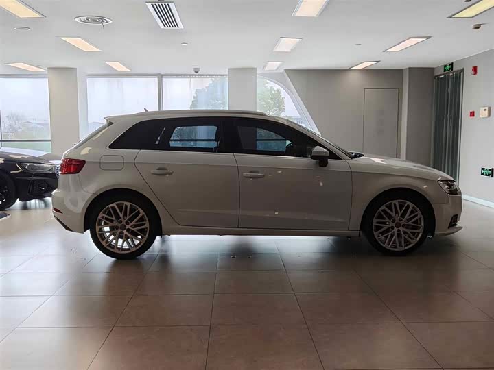 Audi A3 2018 30 Sportback 35 TFSI — фото 3