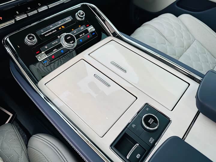 Lincoln Navigator — фото 10