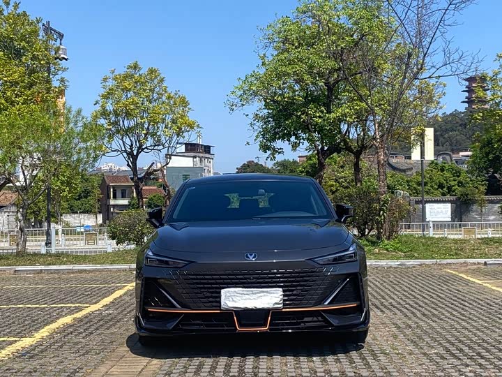 Changan UNI-V 2022 1.5 T — фото 2