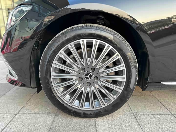 Mercedes-Benz E-Class 2022 E 300 L Luxury — фото 9