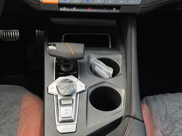 Changan UNI-V 2024 1.5 T Sport — фото 10