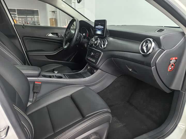 Mercedes-Benz GLA 2018 GLA 200 — фото 16