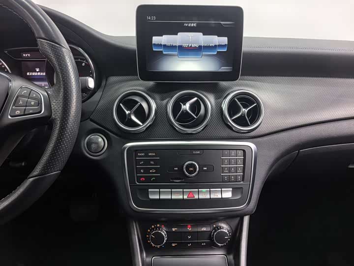 Mercedes-Benz GLA 2018 GLA 200 — фото 10