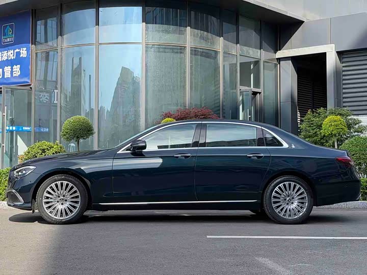 Mercedes-Benz E-Class 2023 E 300 L Luxury — фото 4
