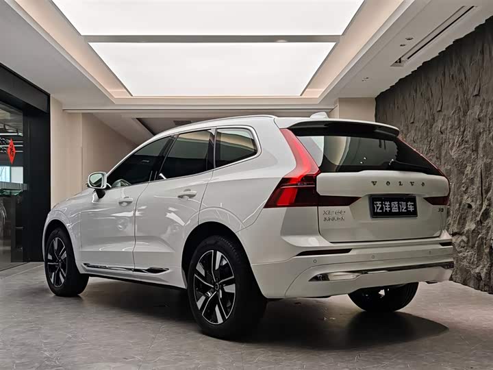 Volvo XC60 2025 B 5 4 WD — фото 19
