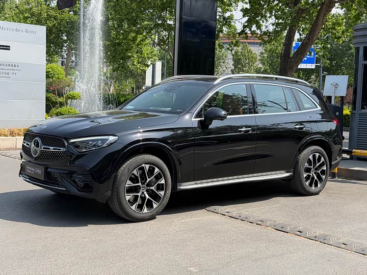 Mercedes-Benz GLC 2025 350 e L 4 MATIC — фото 1