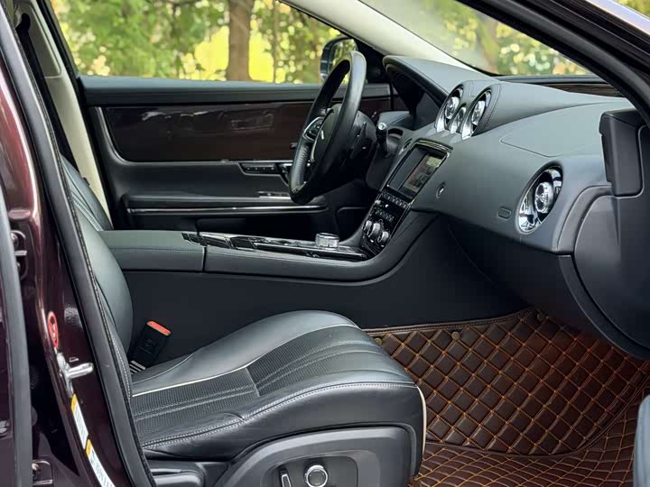 Jaguar XJ 2016 XJL 3.0 SC 4 WD — фото 19