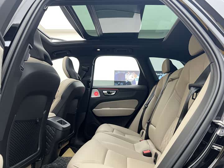 Volvo XC60 2026 B 5 4 WD — фото 24