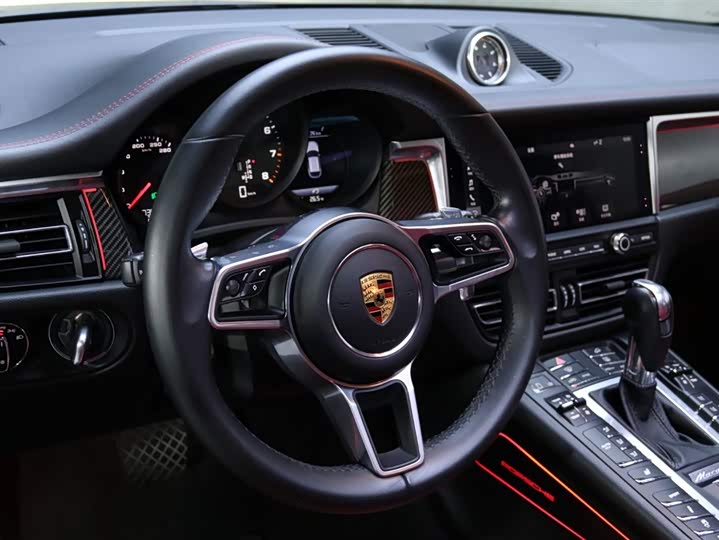 Porsche Macan 2020 Macan 2.0 T — фото 14
