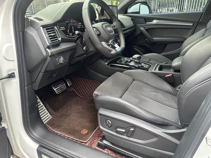 Audi Q5L Sportback 2021 40 TFSI Luxury — фото 10