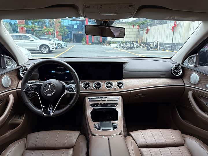 Mercedes-Benz E-Class 2022 E 260 L — фото 4