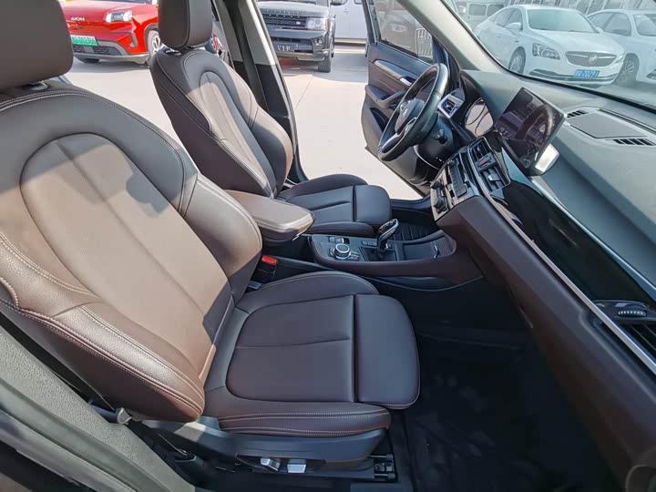 BMW X1 2021 s Drive 25 Li Leading — фото 12