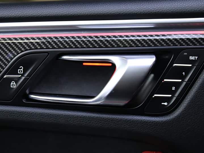 Porsche Macan 2020 Macan 2.0 T — фото 12