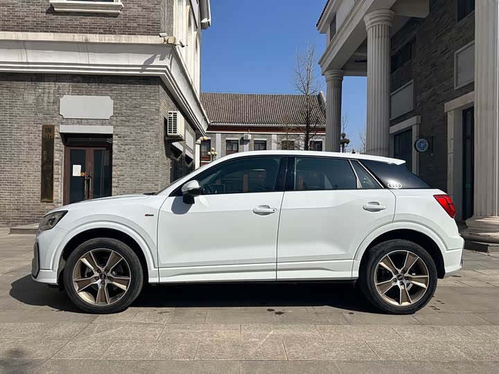 Audi Q2L 2024 35 TFSI — фото 7