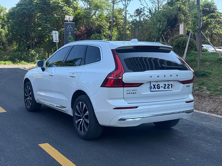 Volvo XC60 2023 B 5 4 WD — фото 9