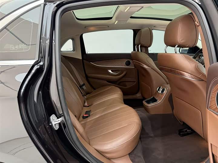 Mercedes-Benz E-Class 2023 E 300 L — фото 20