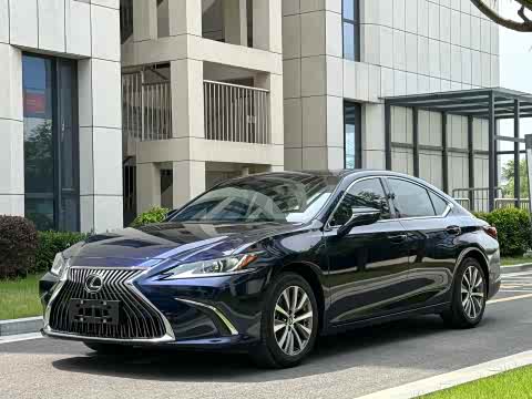 Lexus ES 2020 200 — фото 31